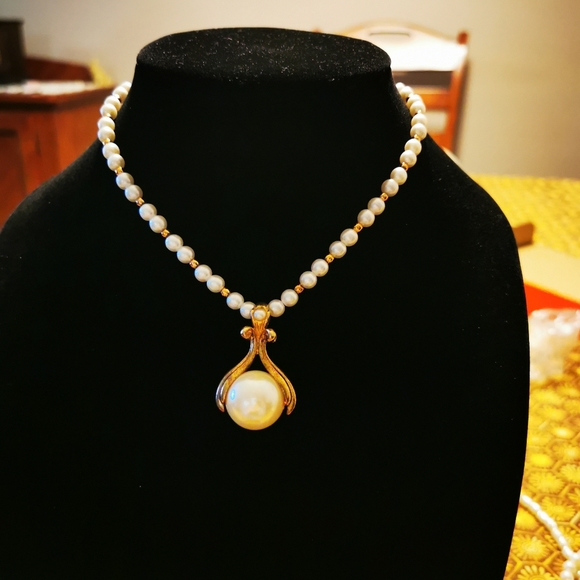 Vintage Faux Pearl and Gold Tone Necklace with Pearl Enhancer Pendant - Picture 15 of 15